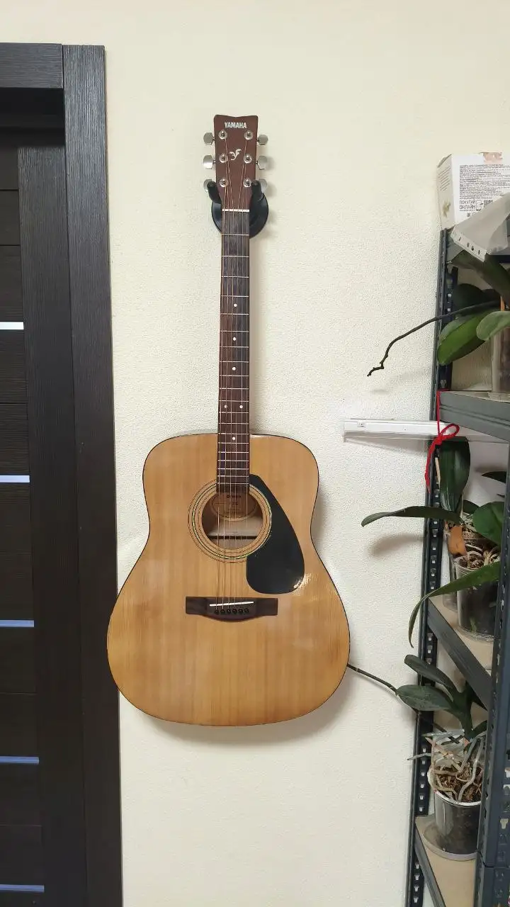Акустическая гитара Yamaha F310 2012 года - Музыкальные инструменты (Хобби и отдых) в Донецк