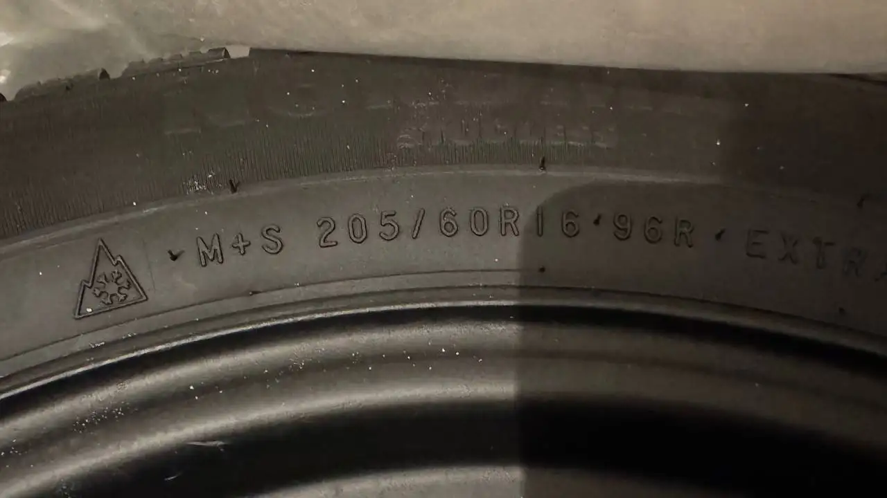 Комплект резины с оригинальными дисками и колпаками R16 - Шины и диски (Авто) в Волноваха