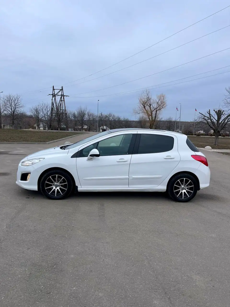 Peugeot Пежо 308 2011 г. Автомат - Легковые автомобили (Авто) в Краснодон