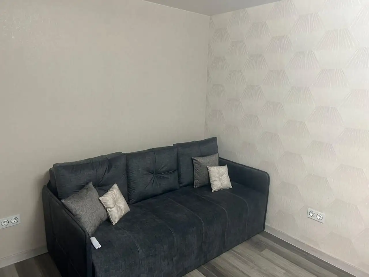 Сдам 2-х комнатную квартиру на длительный срок в Калининском районе - Аренда квартир (Недвижимость) в Донецк