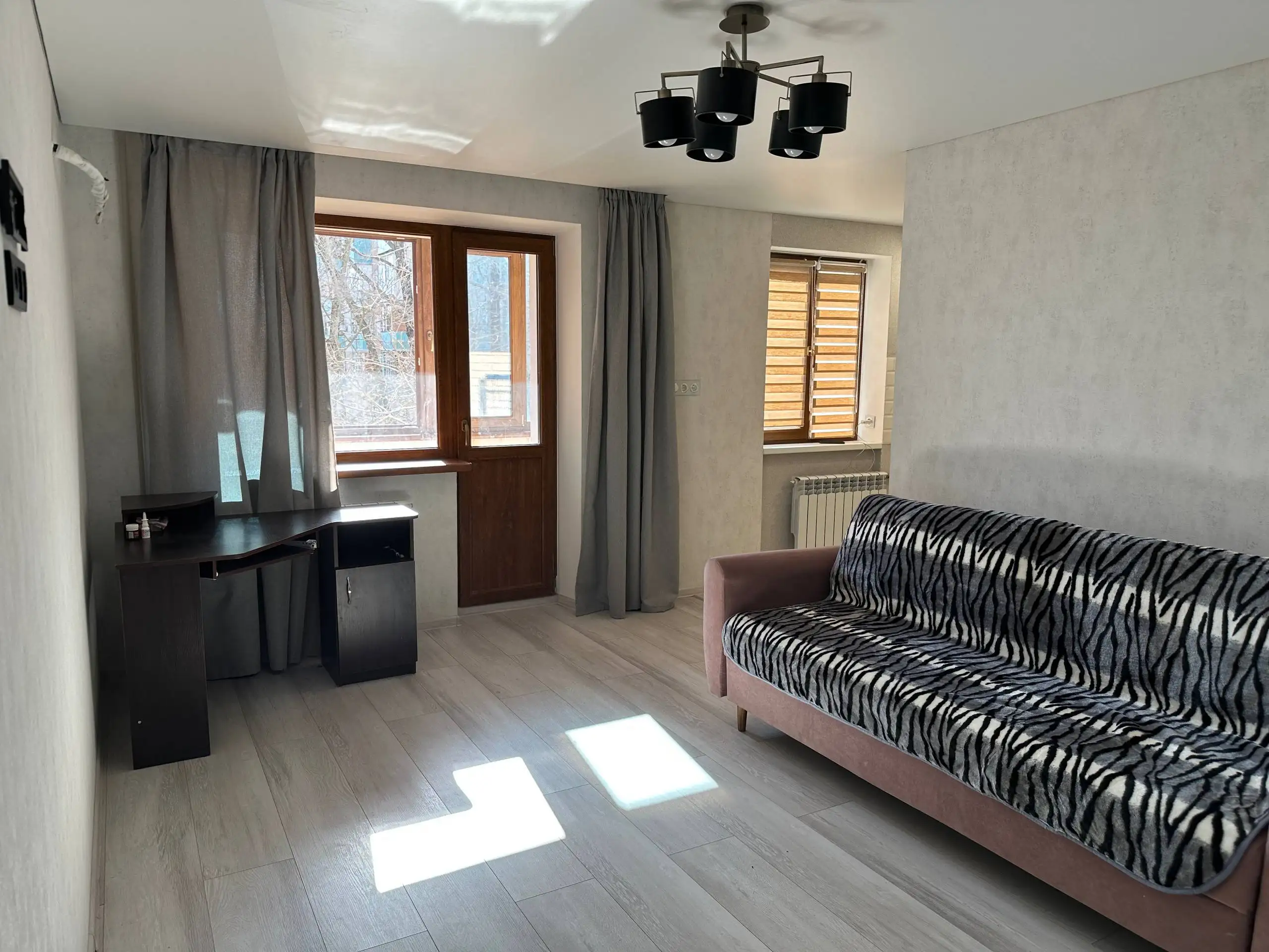 Продажа 3-комнатной квартиры в Мариуполе, Приморский район - Квартиры (Недвижимость) в Мариуполь