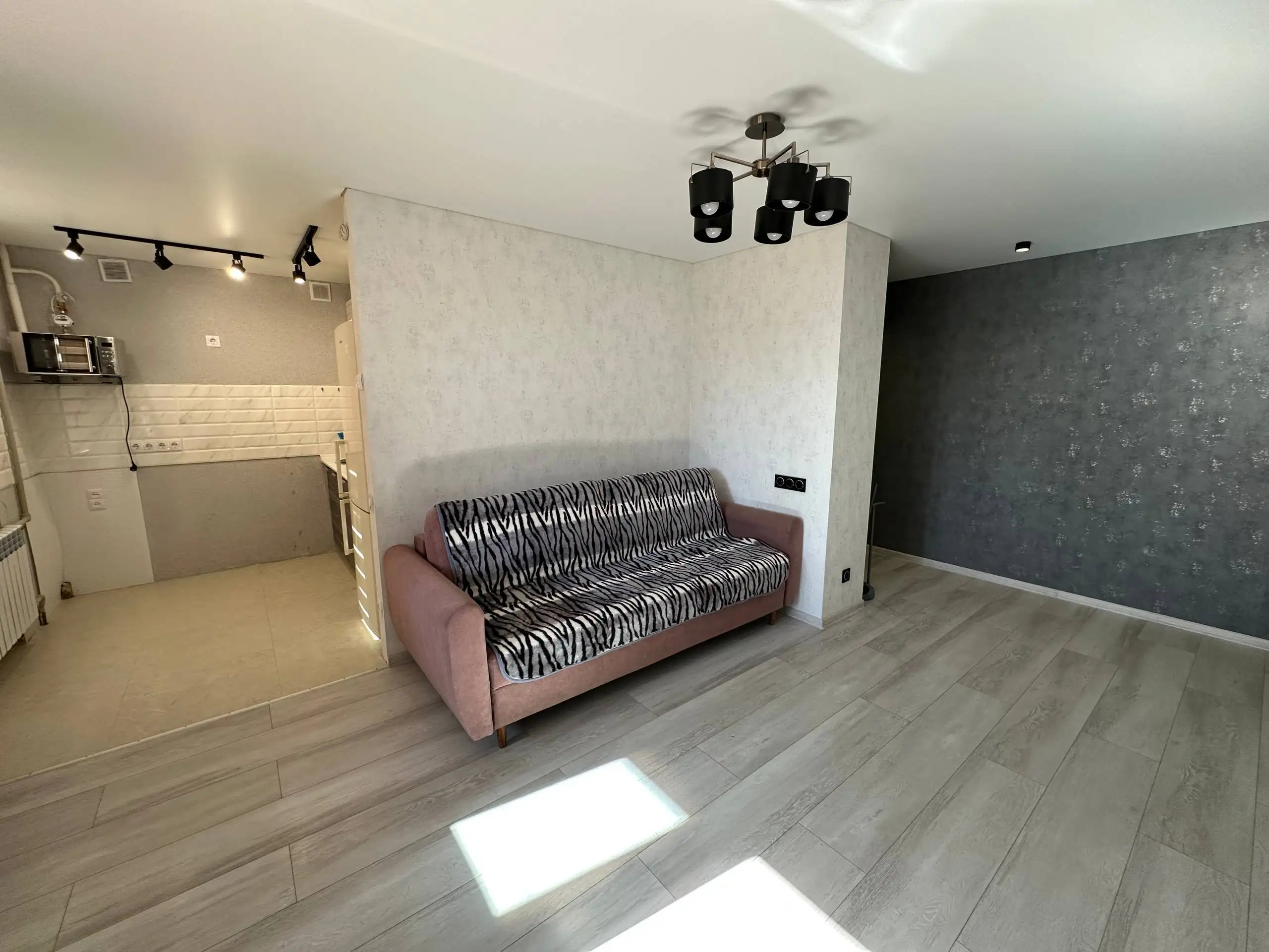 Продажа 3-комнатной квартиры в Мариуполе, Приморский район - Квартиры (Недвижимость) в Мариуполь