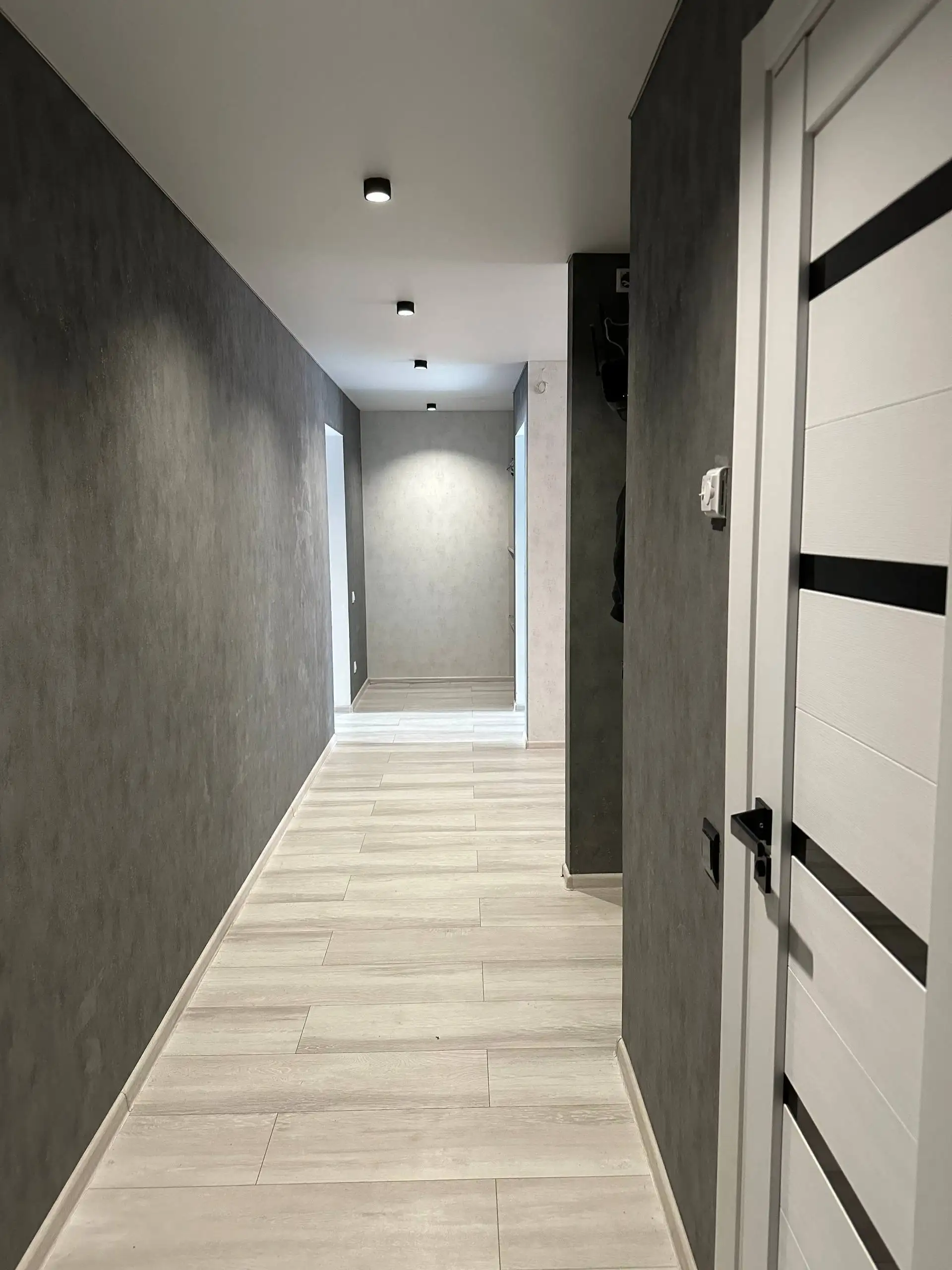 Продажа 3-комнатной квартиры в Мариуполе, Приморский район - Квартиры (Недвижимость) в Мариуполь