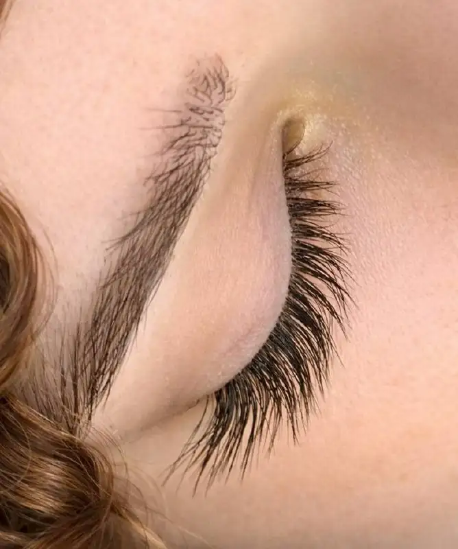 Услуги красоты: наращивание и ламинирование ресниц, оформление бровей - Косметология (Красота и здоровье) в Волноваха