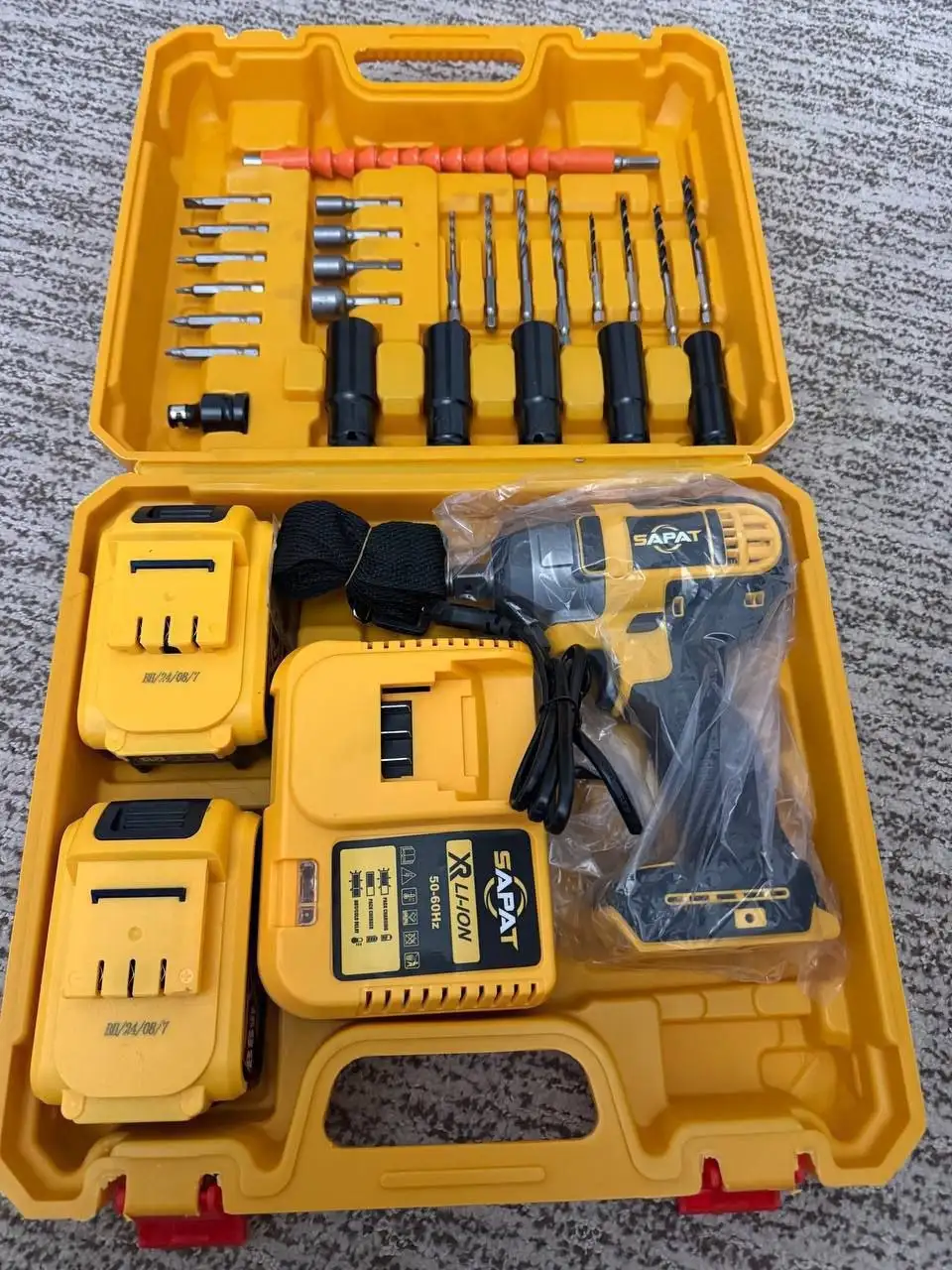 Продам аккумуляторный гайковёрт/шуруповёрт в Мариуполе - Электроинструменты (Барахолка) в Мариуполь