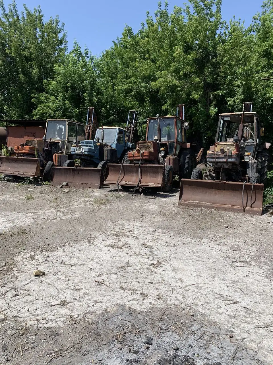 Продажа тракторов ЮМЗ-МТЗ с навесным оборудованием - Запчасти для сельхозтехники (Запчасти) в Мариуполь