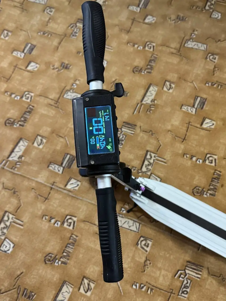 Продам электросамокат с неисправностью - Электроника в Волноваха