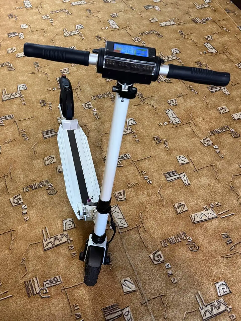 Продам электросамокат с неисправностью - Электроника в Волноваха