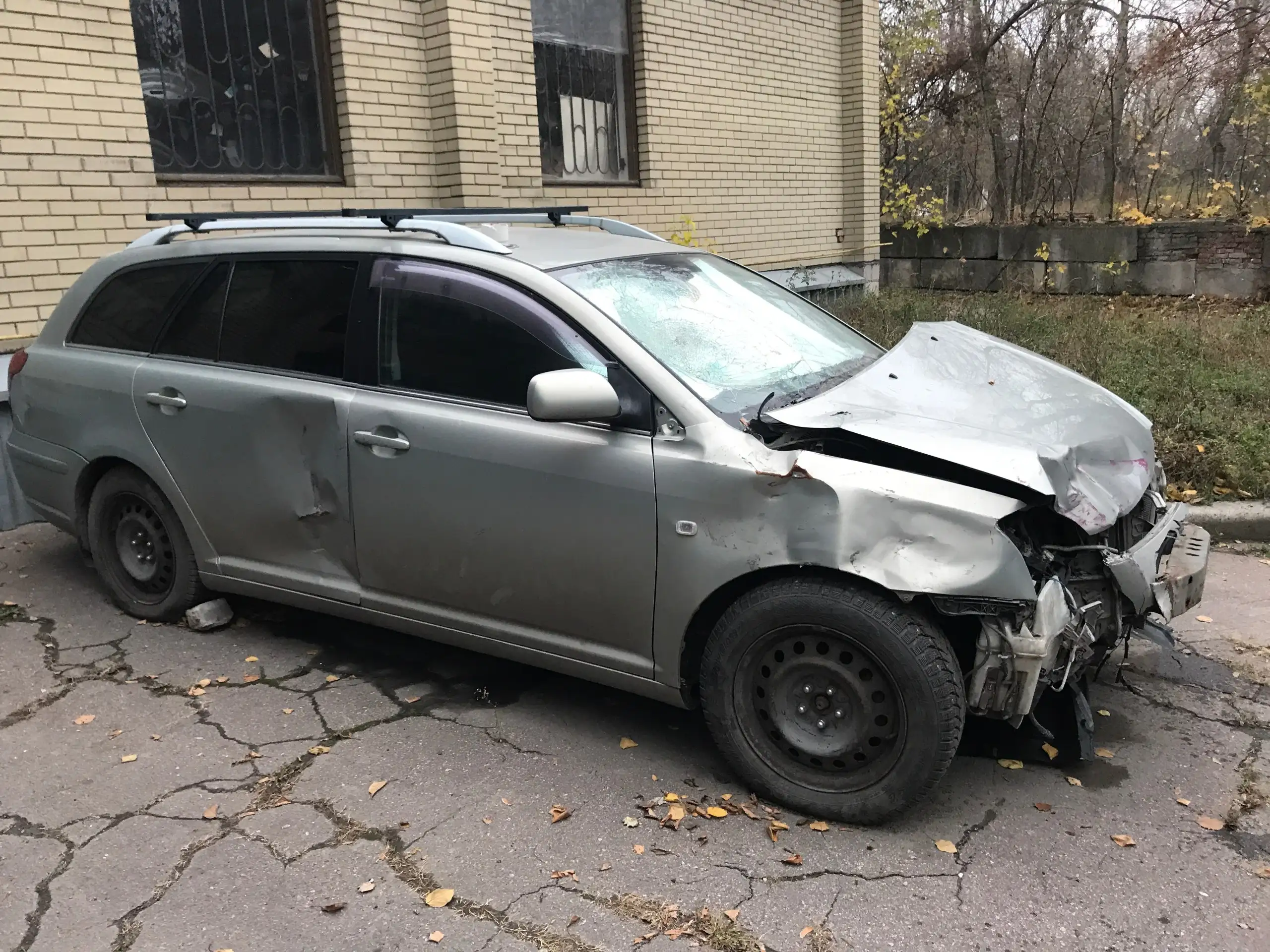 Toyota Avensis 2004 года на разбор или восстановление - Авто в Волноваха