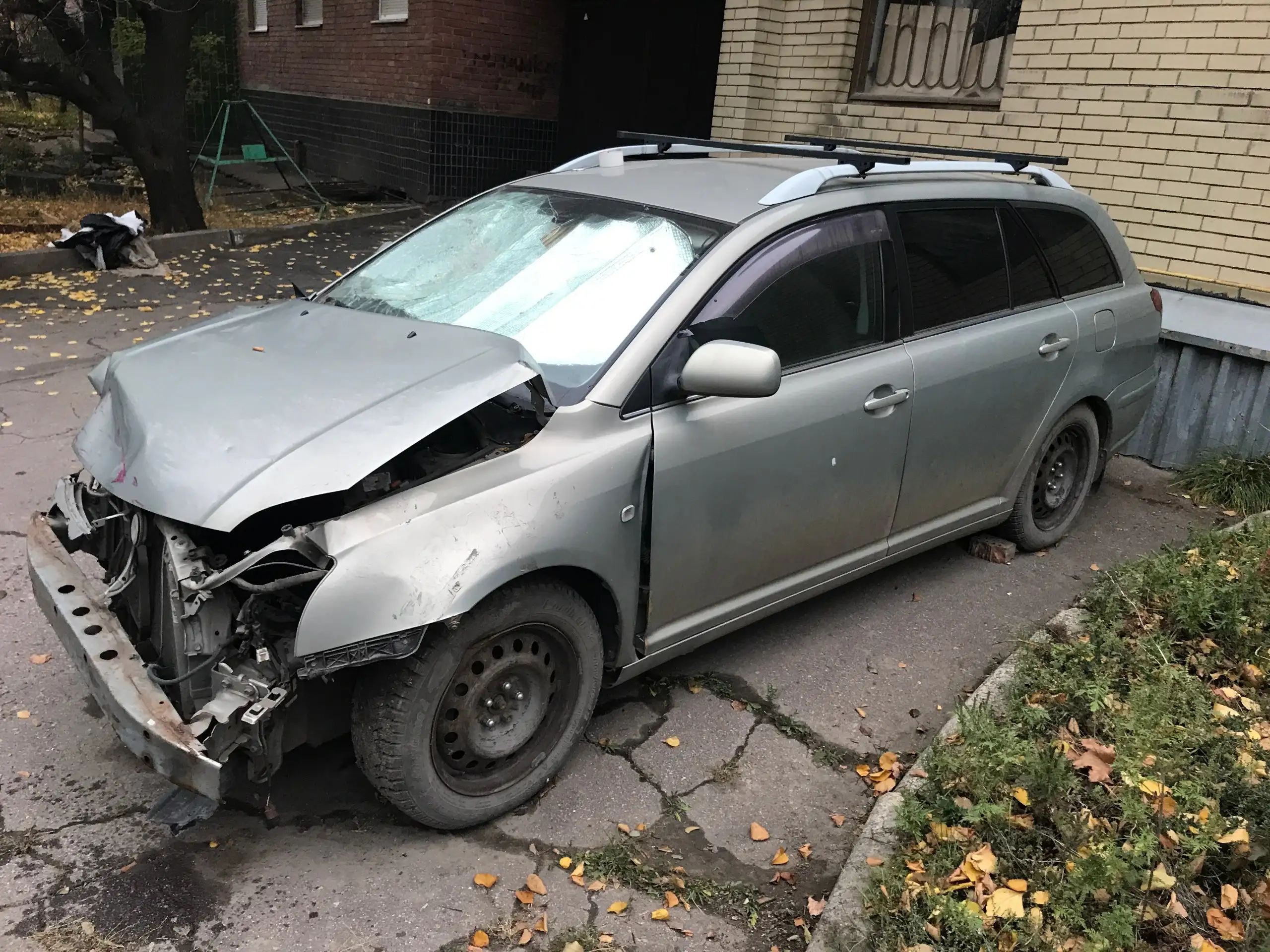 Toyota Avensis 2004 года на разбор или восстановление - Авто в Волноваха