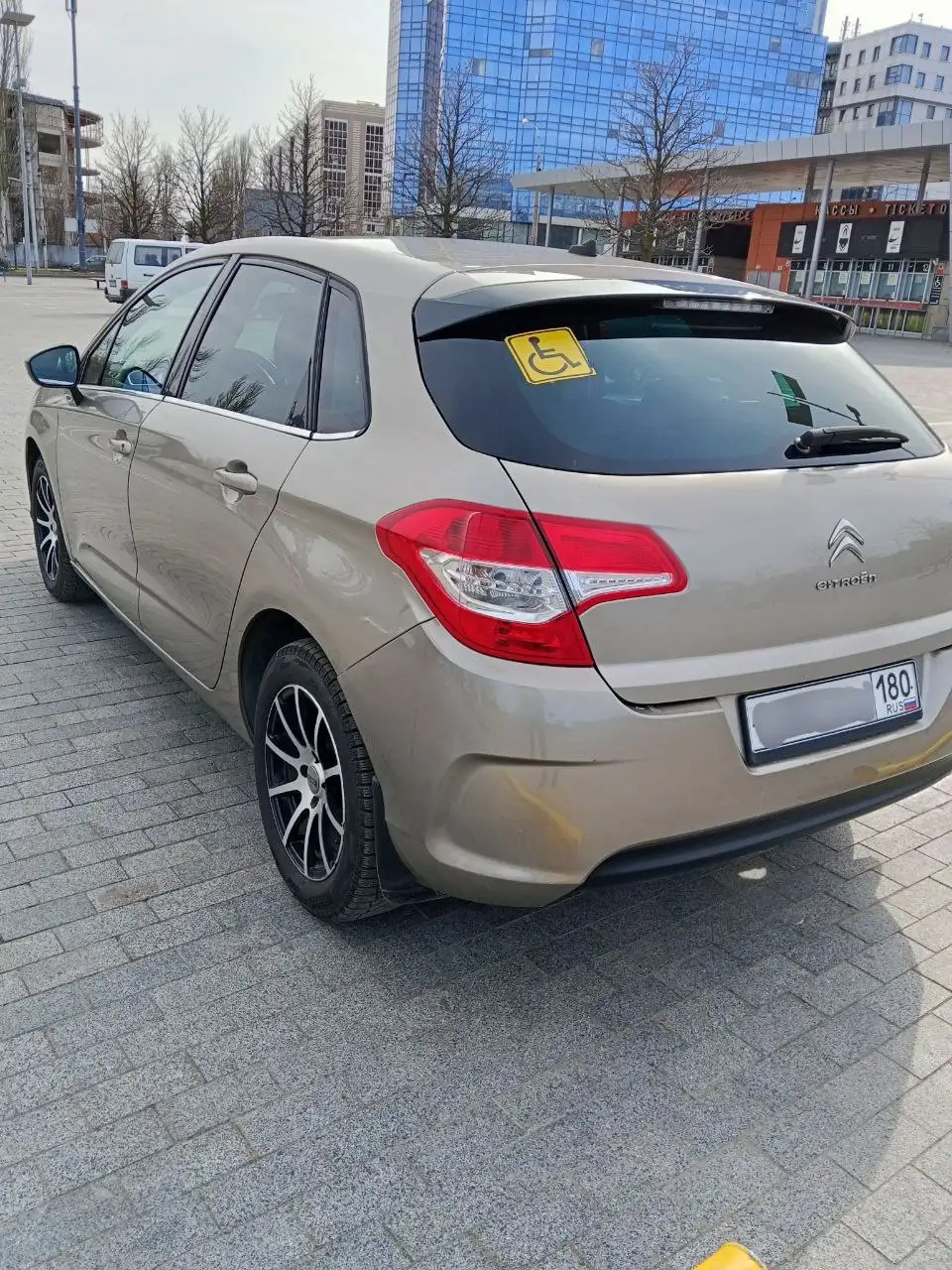 Продам Citroen C4 2012 года, 1.6, АКПП - Авто в Донецк