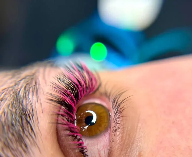 Услуги по наращиванию и ламинированию ресниц, оформлению бровей - частное объявление в Волноваха