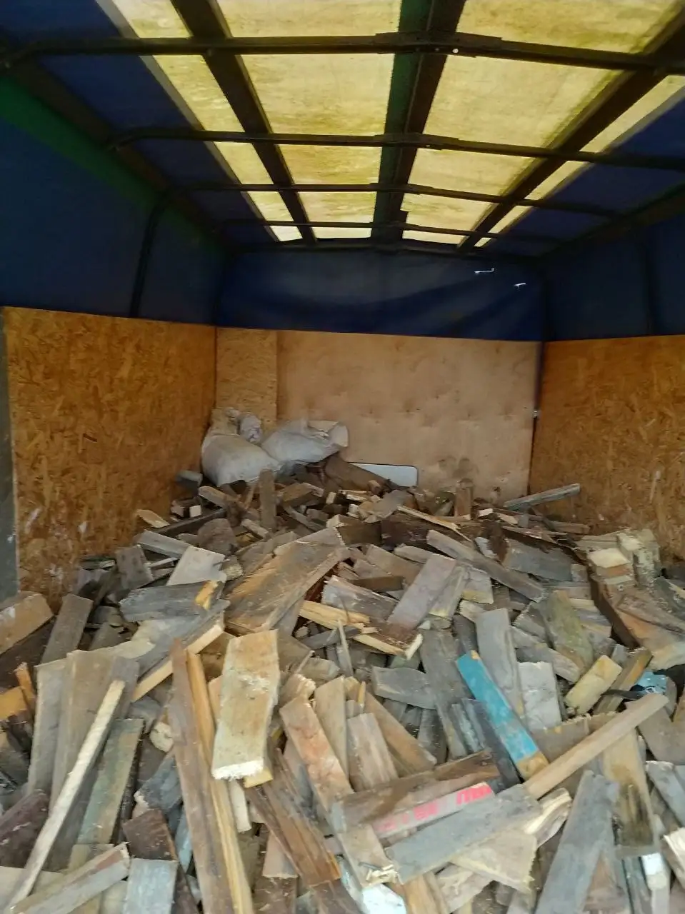 Вывоз строительного мусора и продажа материалов в Луганске - Грузоперевозки и вывоз мусора (Услуги) в Луганск