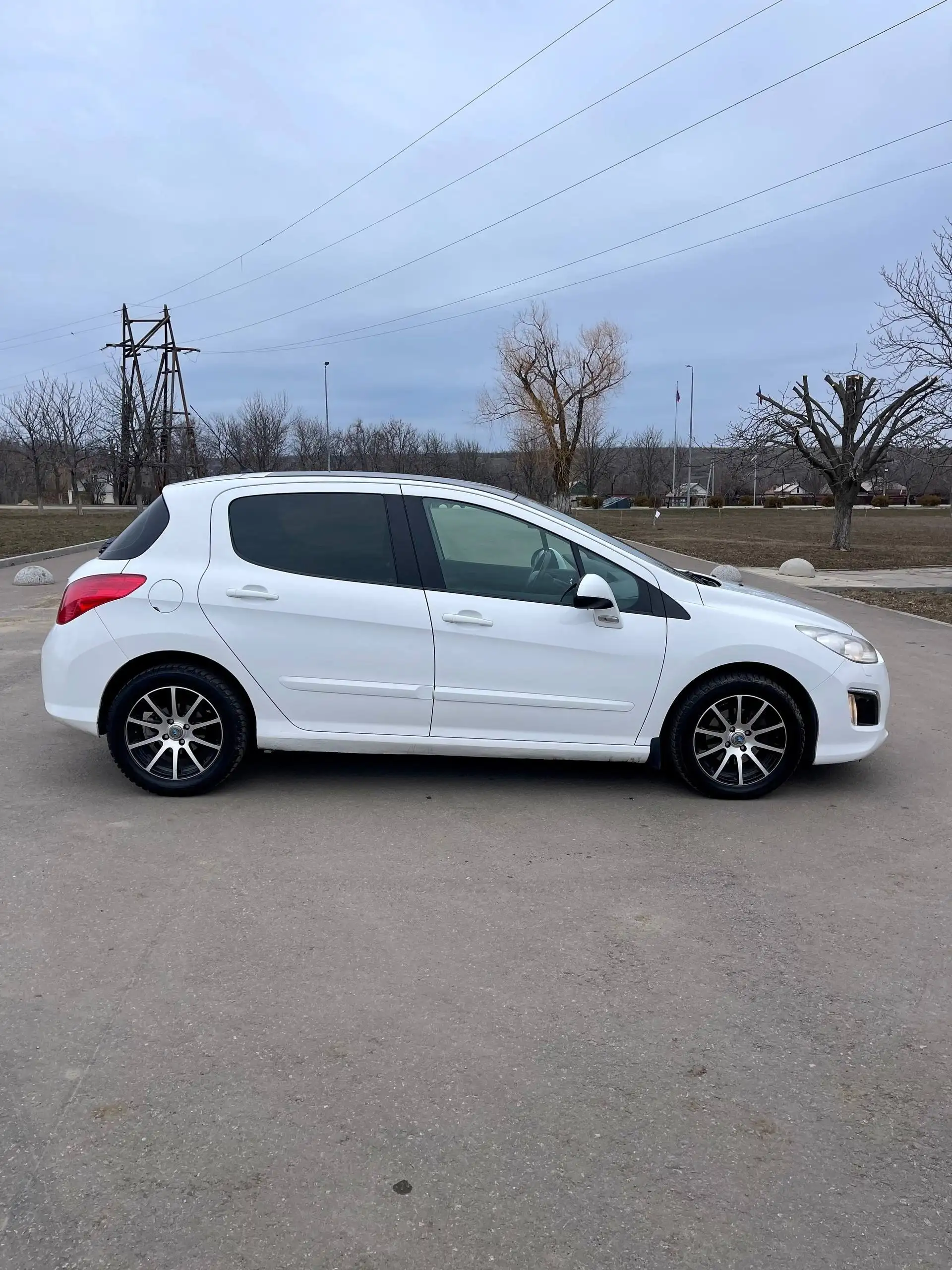 Peugeot 308 2011 года с автоматом в отличном состоянии - Легковые автомобили (Авто) в Краснодон