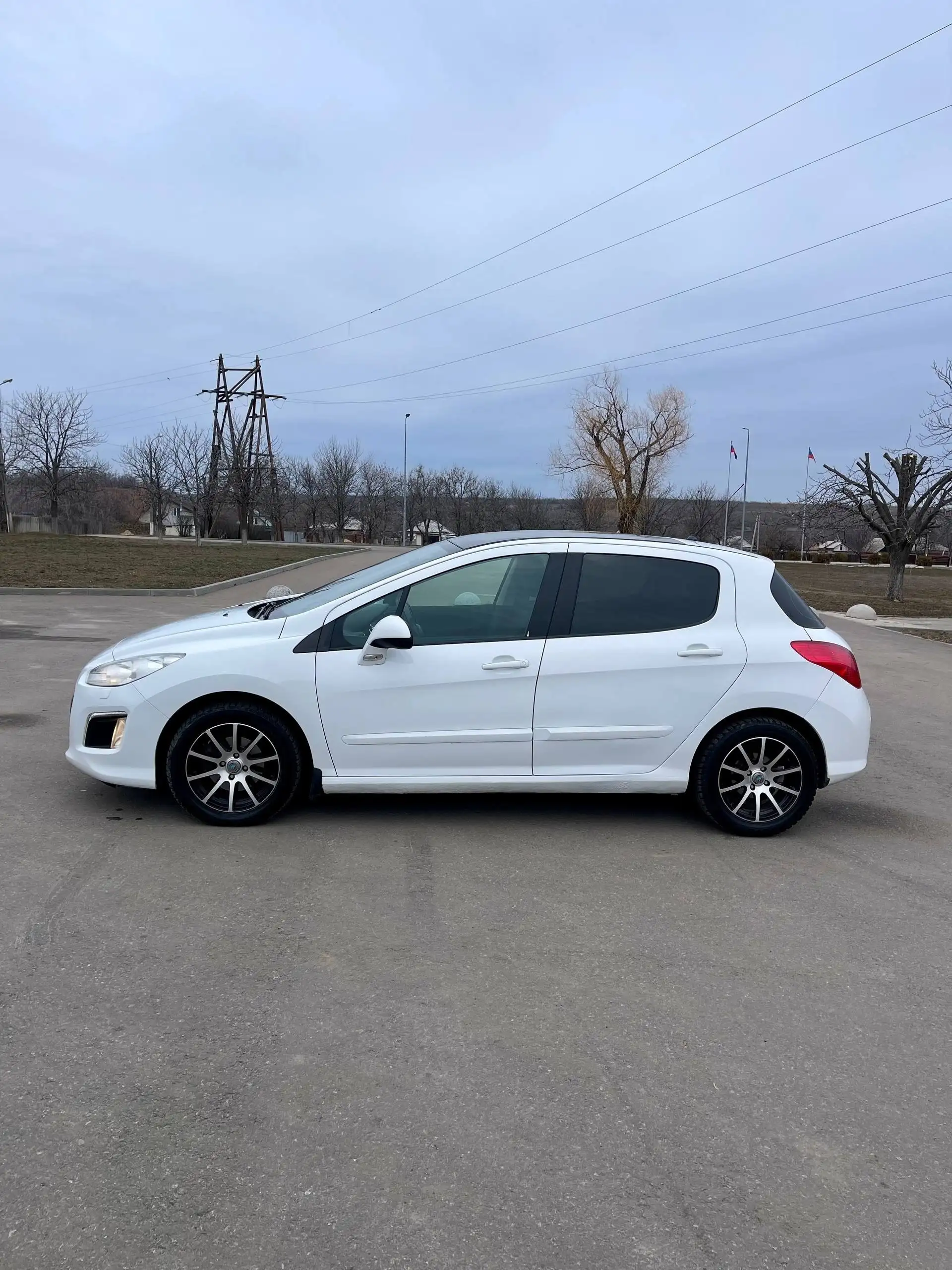 Peugeot 308 2011 года с автоматом в отличном состоянии - Легковые автомобили (Авто) в Краснодон