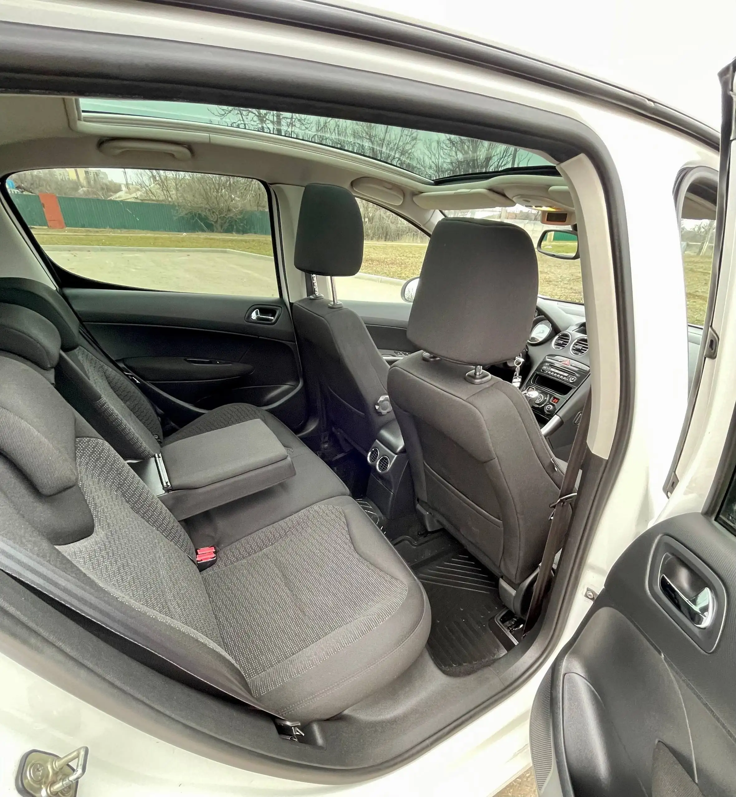 Peugeot 308 2011 года с автоматом в отличном состоянии - Легковые автомобили (Авто) в Краснодон