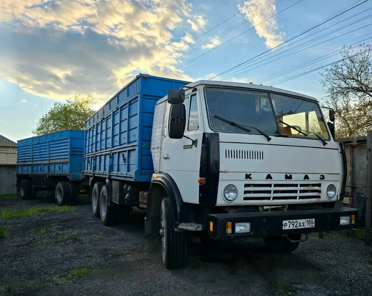 Камаз с прицепом в отличном состоянии - Грузовые автомобили (Авто) в Волноваха