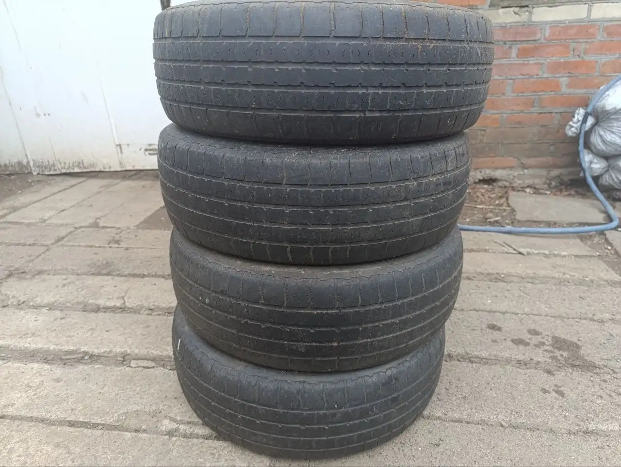 Продам шины на докат 185/65/R15 - Шины и диски (Авто) в Волноваха