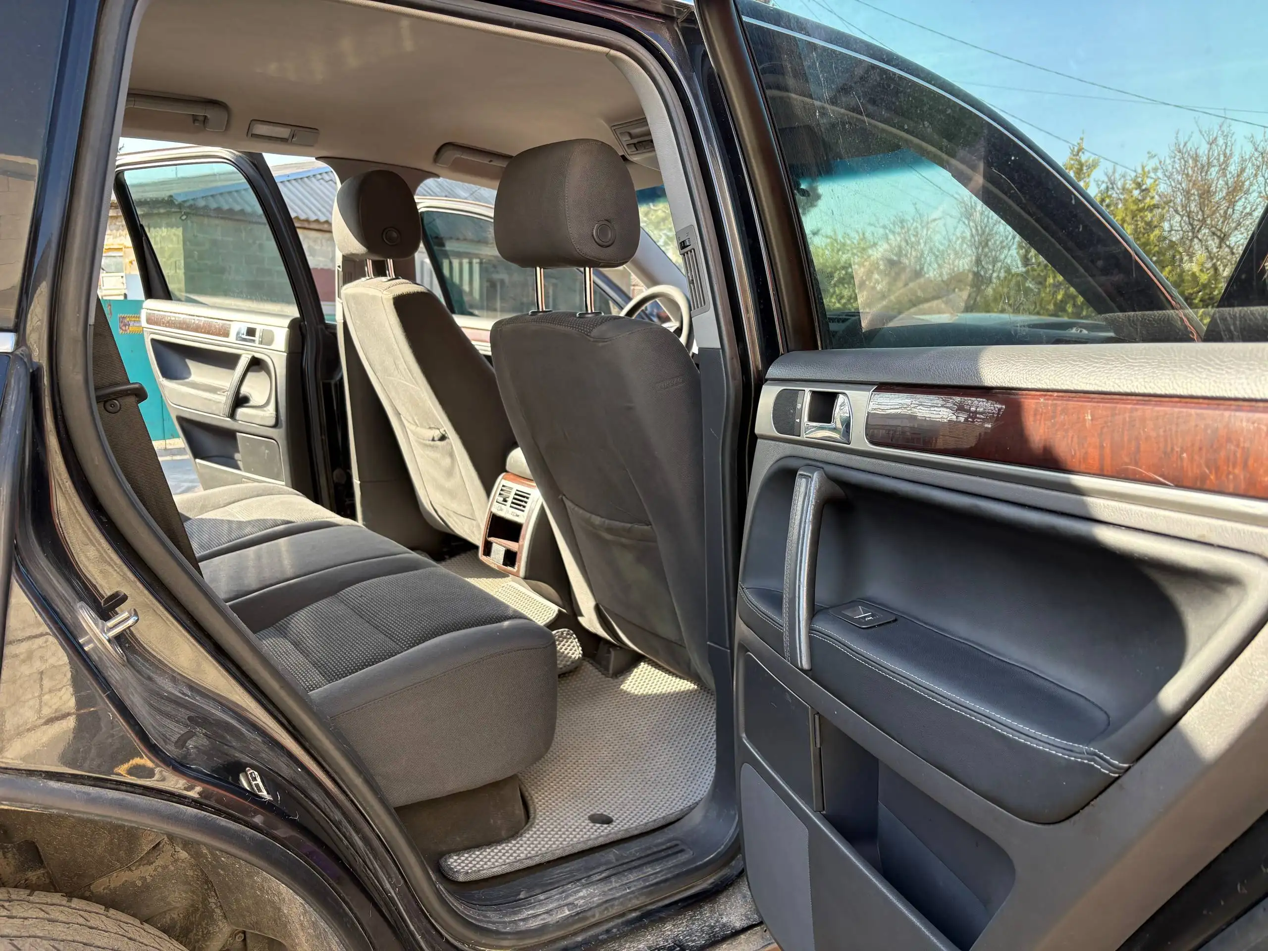 Volkswagen Touareg 2004 - Внедорожники (Авто) в Мариуполь