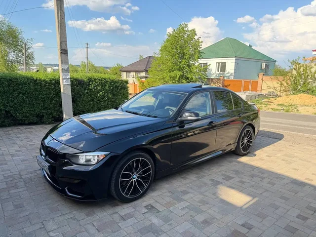 BMW F30 320i xDrive 2013 - Автомобили в Луганск