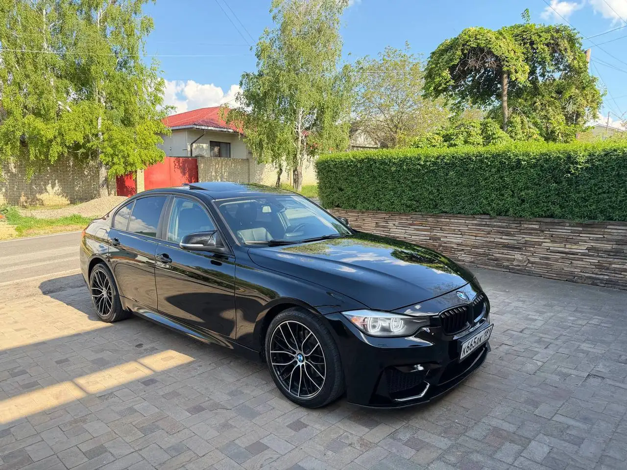BMW F30 320i xDrive 2013 - Авто в Луганск