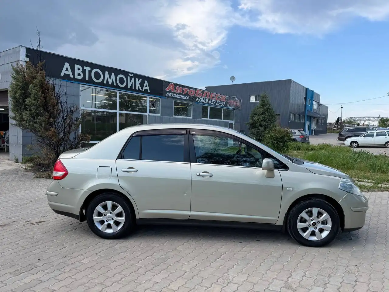 Nissan Tiida 2009 - Авто в Мариуполь