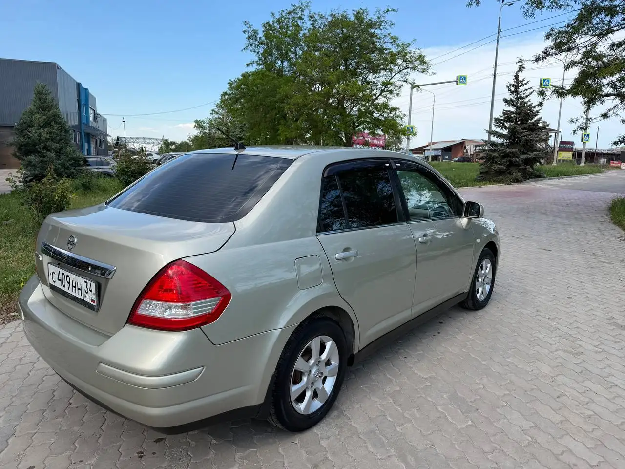 Nissan Tiida 2009 - Авто в Мариуполь