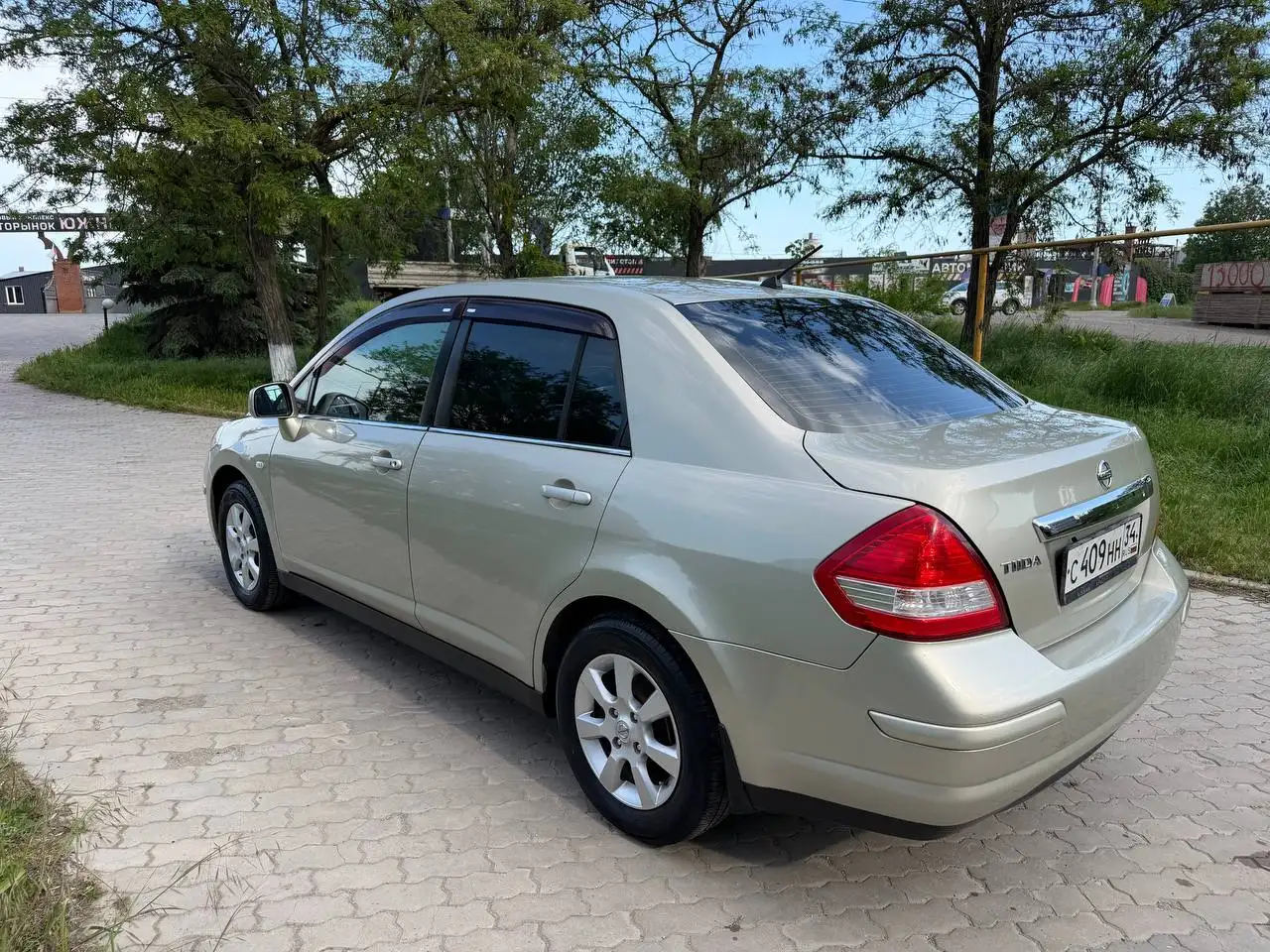 Nissan Tiida 2009 - Авто в Мариуполь