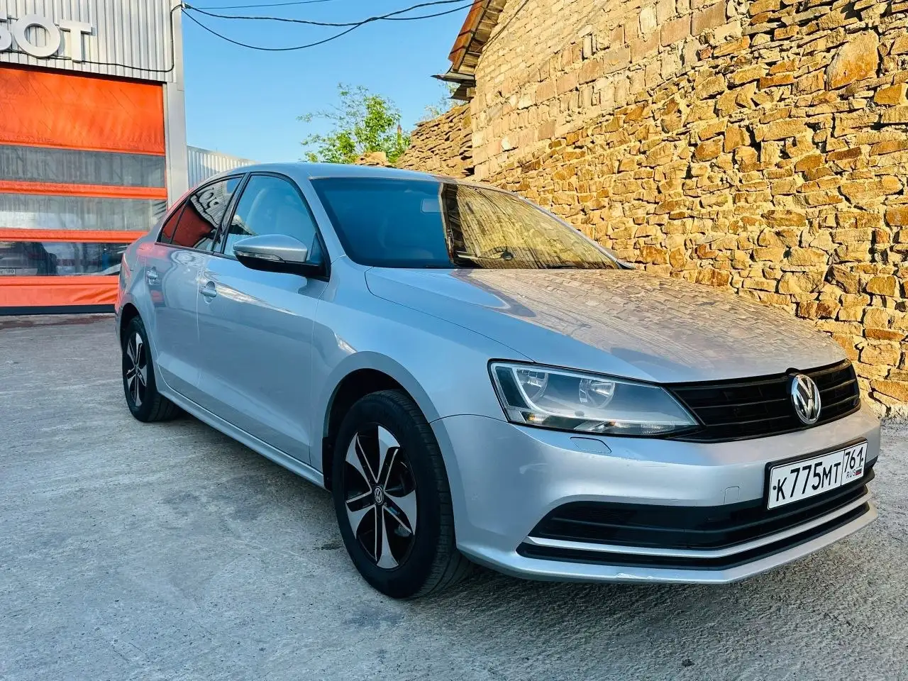 Volkswagen Jetta 6 Рестайлинг 1.6 AT 2015 - Авто в Волноваха