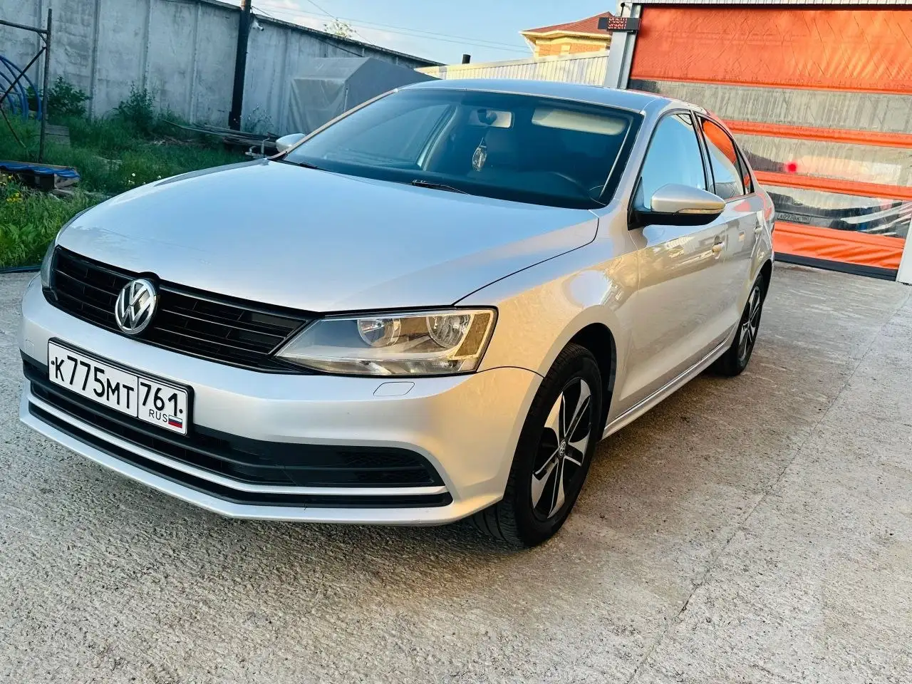 Volkswagen Jetta 6 Рестайлинг 1.6 AT 2015 - Авто в Волноваха