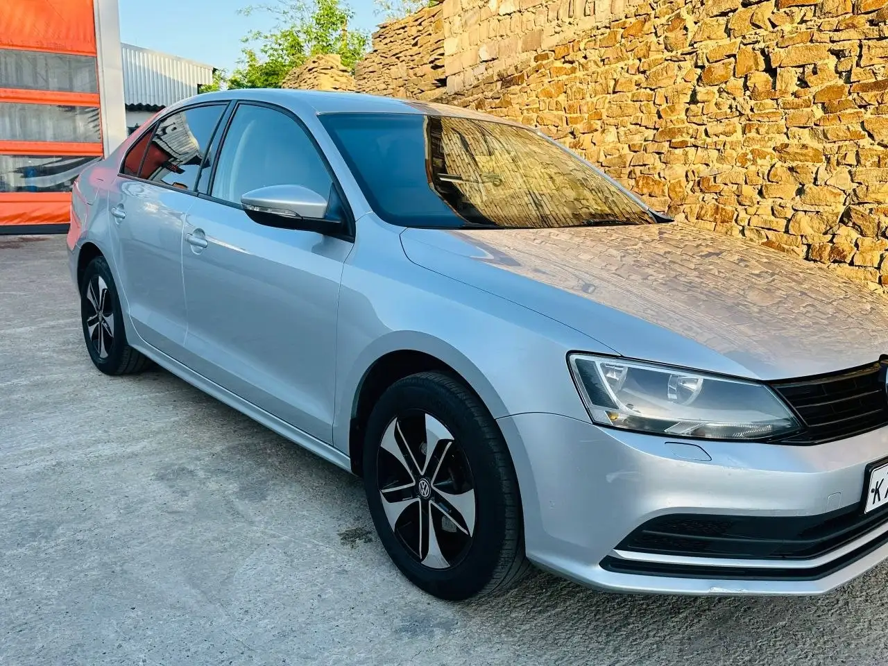 Volkswagen Jetta 6 Рестайлинг 1.6 AT 2015 - Авто в Волноваха