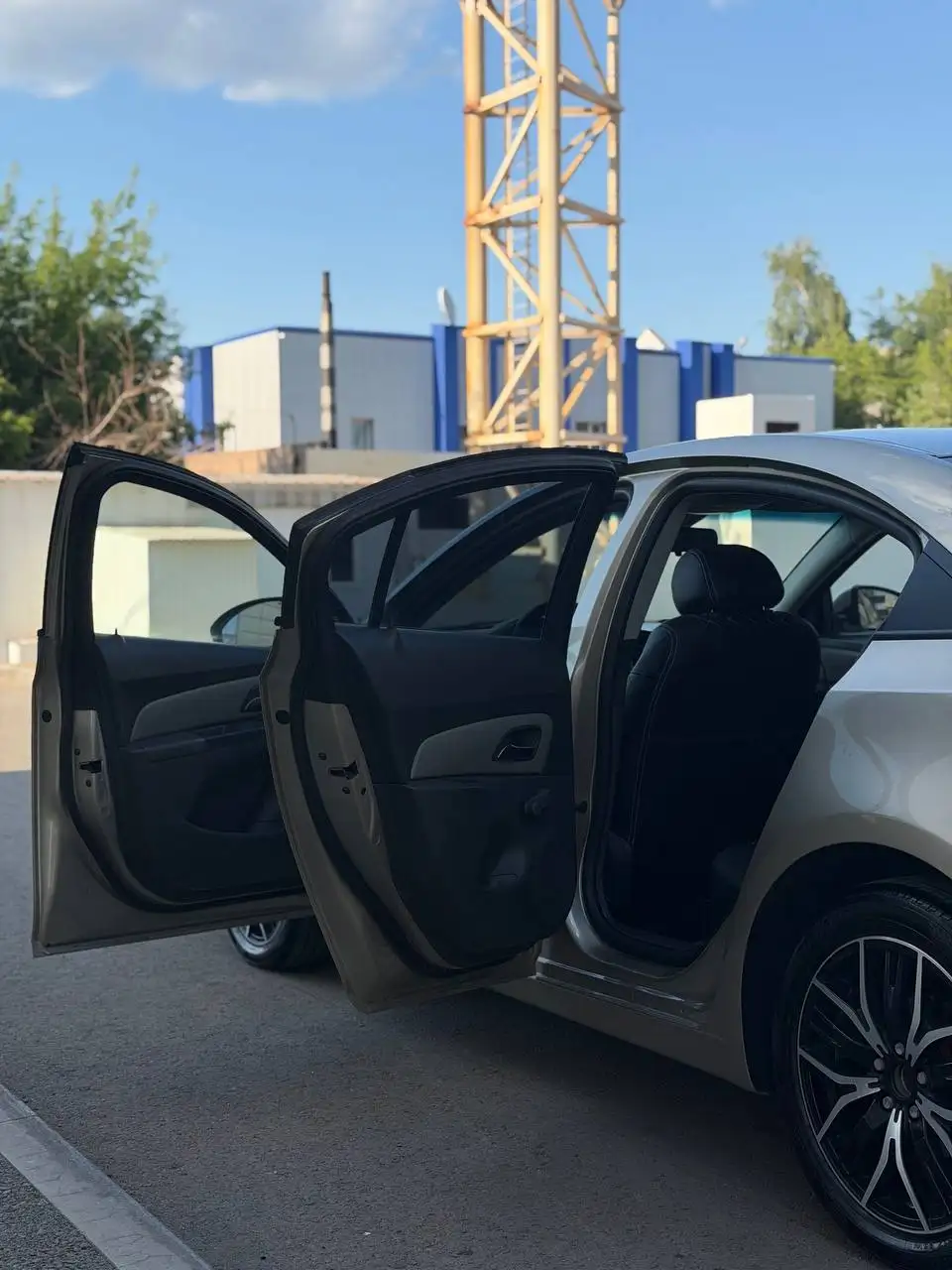 Chevrolet Cruze 2010 - Авто в Алчевск