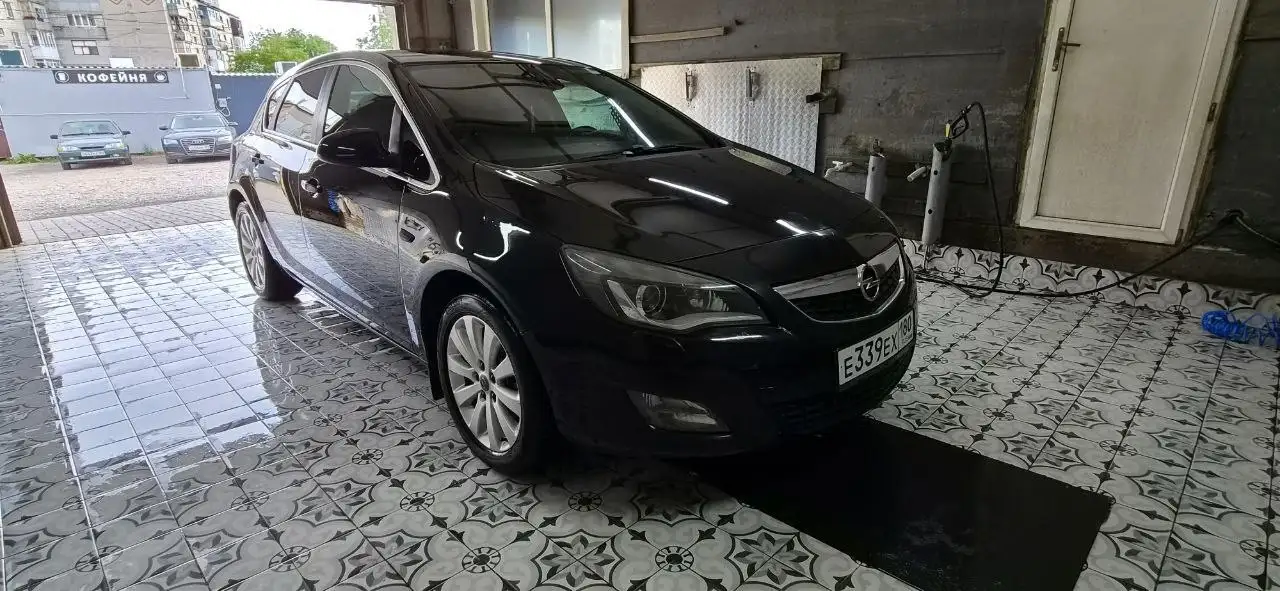 Opel Astra J 2010 - Легковые автомобили (Авто) в Волноваха