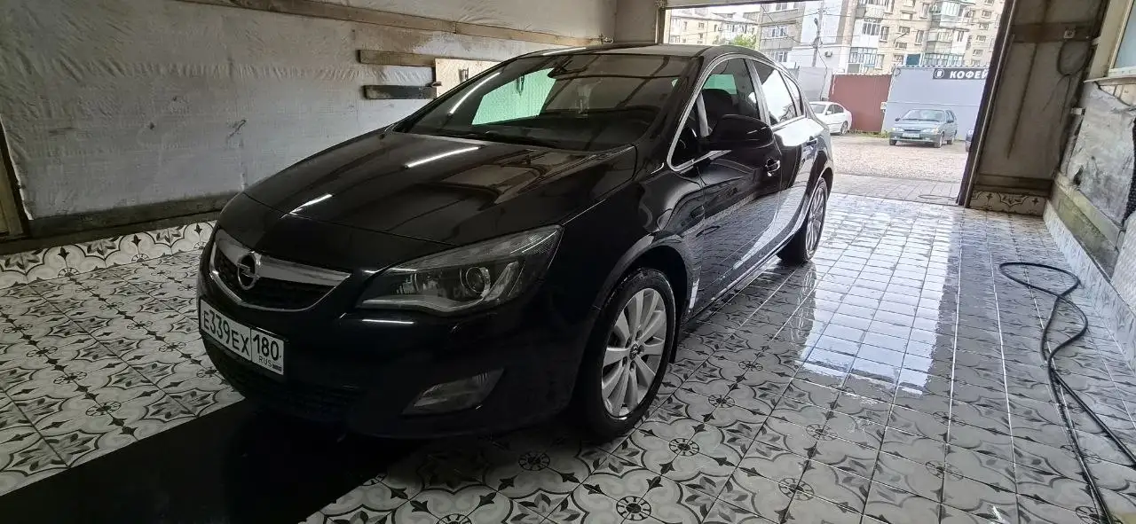 Opel Astra J 2010 - Легковые автомобили (Авто) в Волноваха