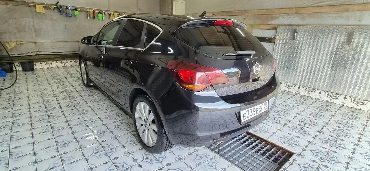 Opel Astra J 2010 - Легковые автомобили (Авто) в Волноваха