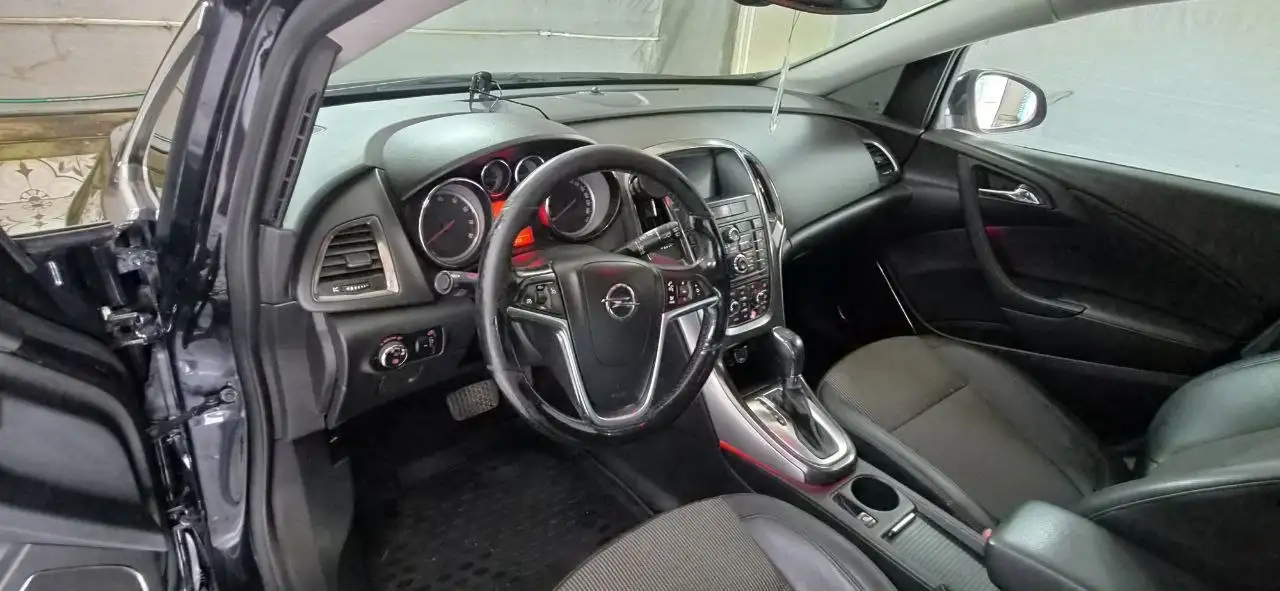Opel Astra J 2010 - Легковые автомобили (Авто) в Волноваха