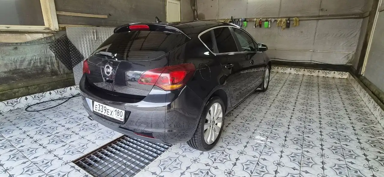 Opel Astra J 2010 - Легковые автомобили (Авто) в Волноваха