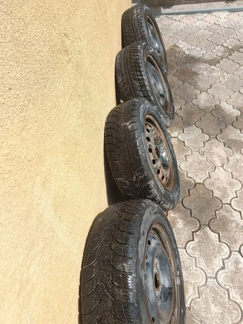 Зимняя резина R15 4/114.3 - Шины, диски (Авто) в Волноваха