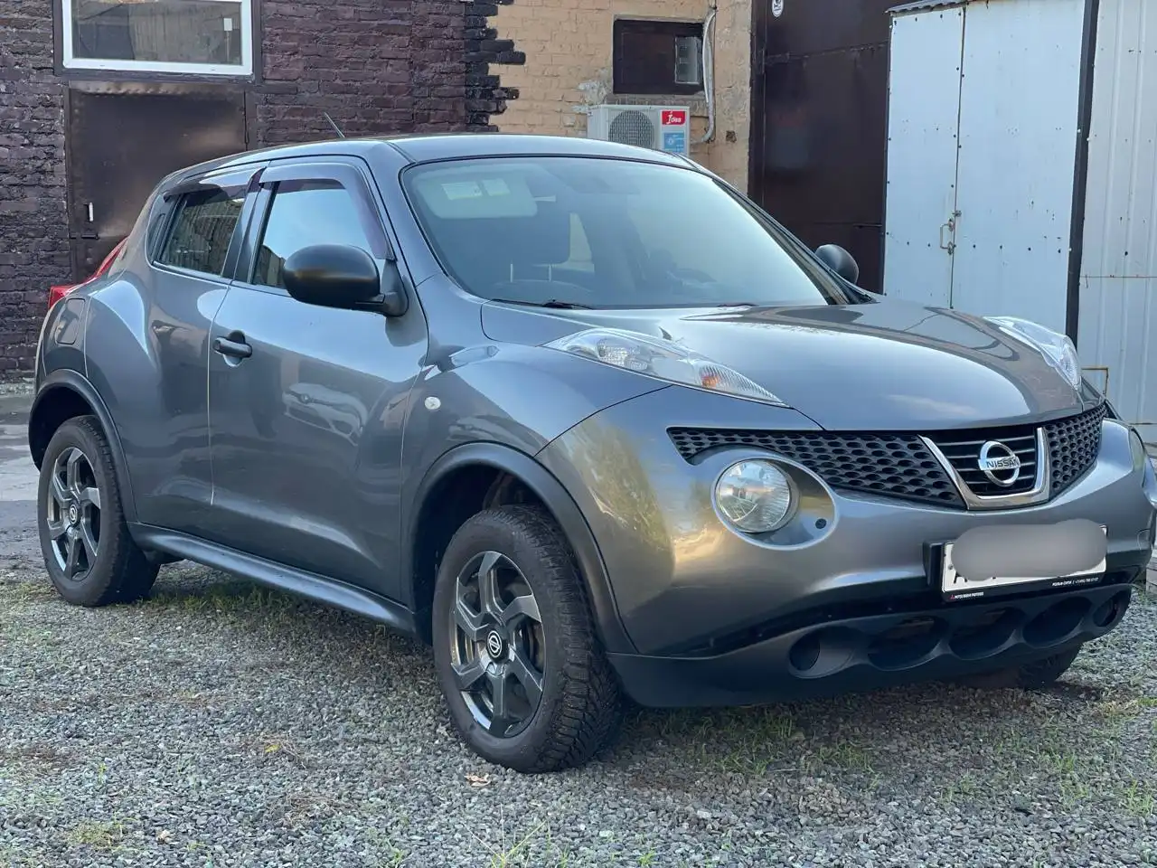 Продам Nissan Juke 2012 года, зеленый, 1.6, механика