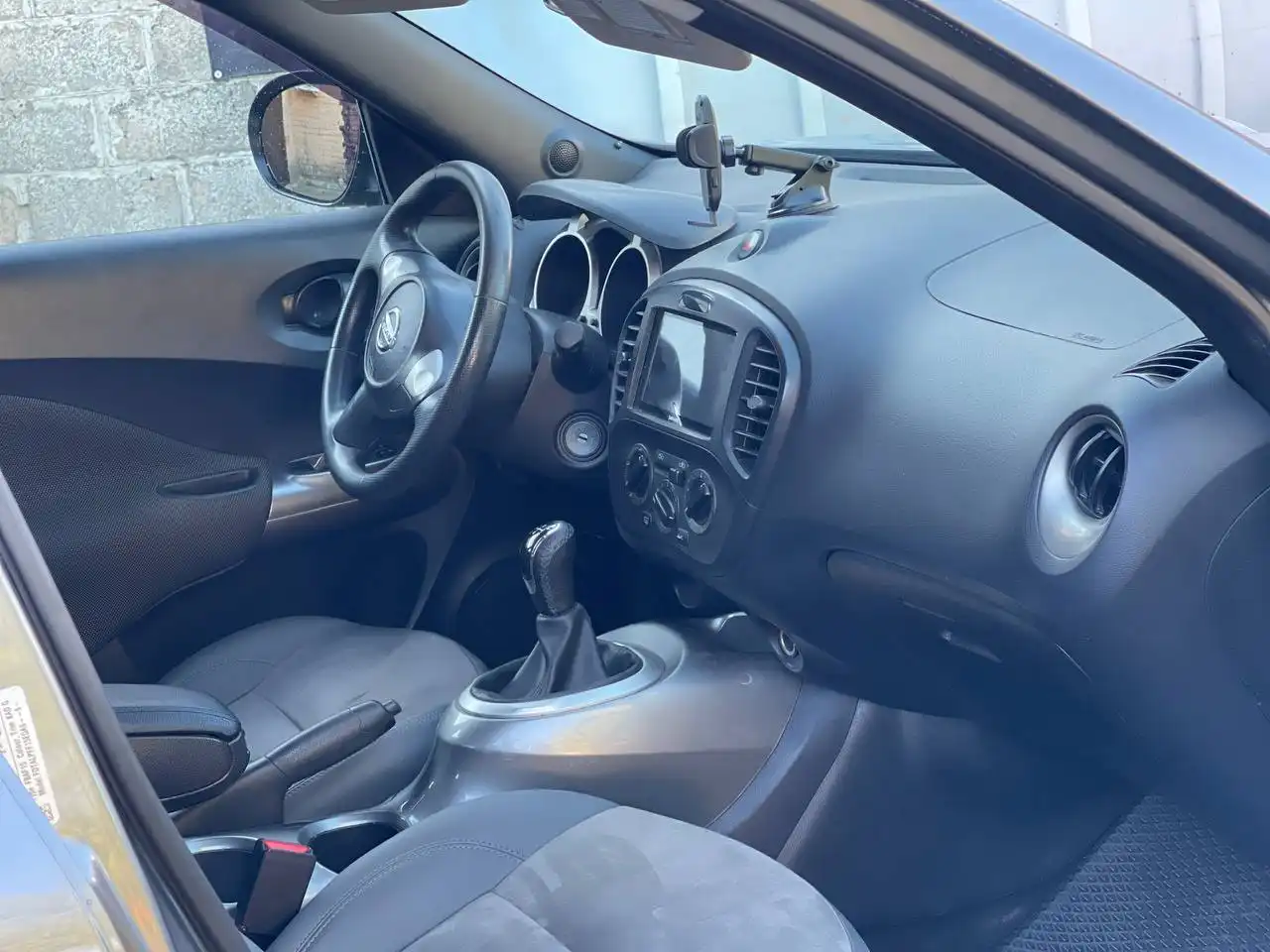 Продам Nissan Juke 2012 года, зеленый, 1.6, механика