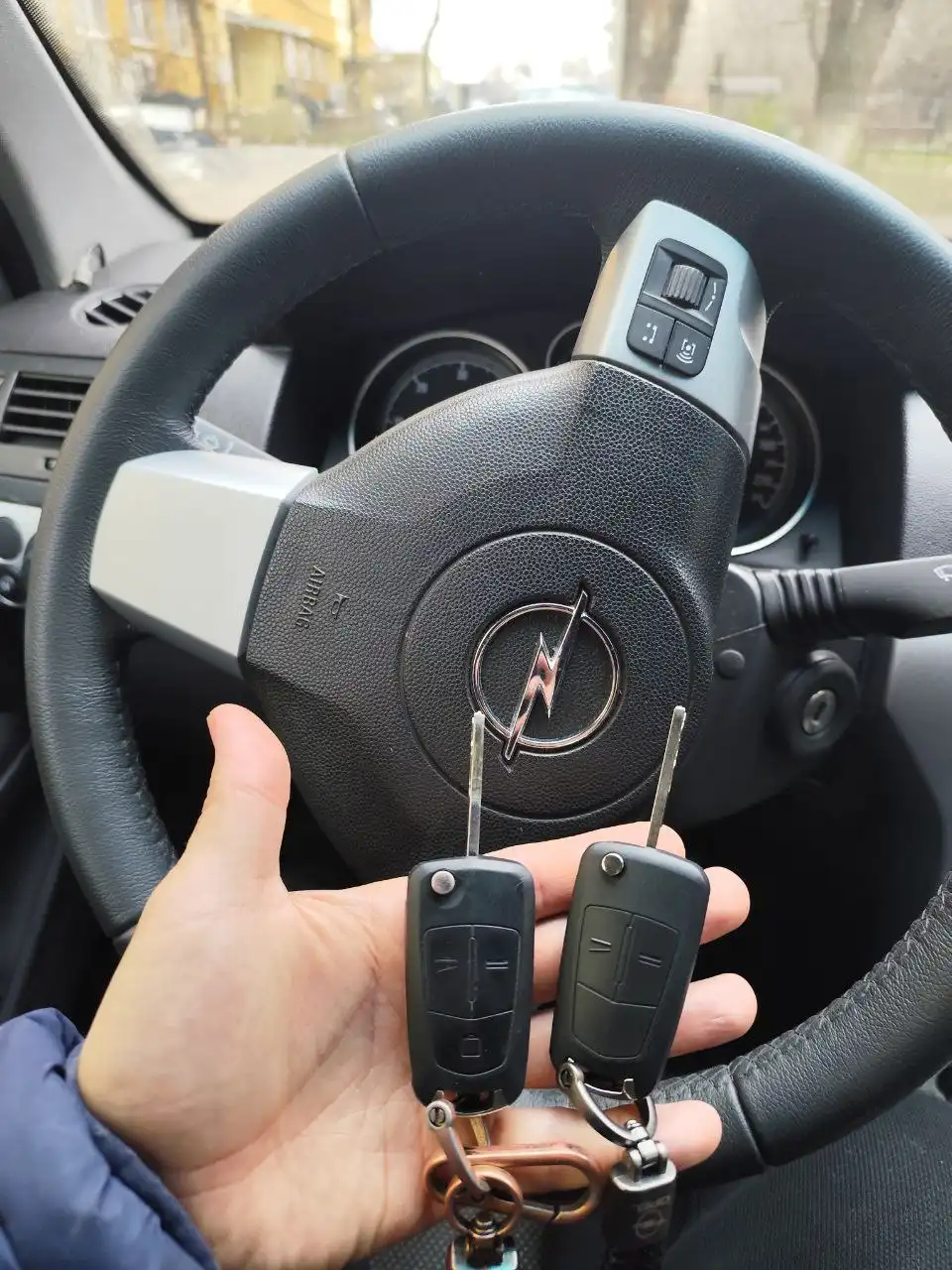 Аварийное открытие авто и изготовление ключей в Мариуполе