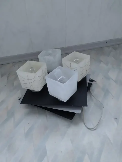 Люстра на четыре лампы 30x30 см - частное объявление в Донецк