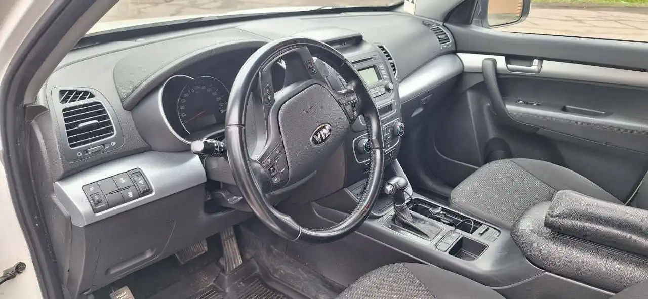 Продам KIA SORENTO 2013 года