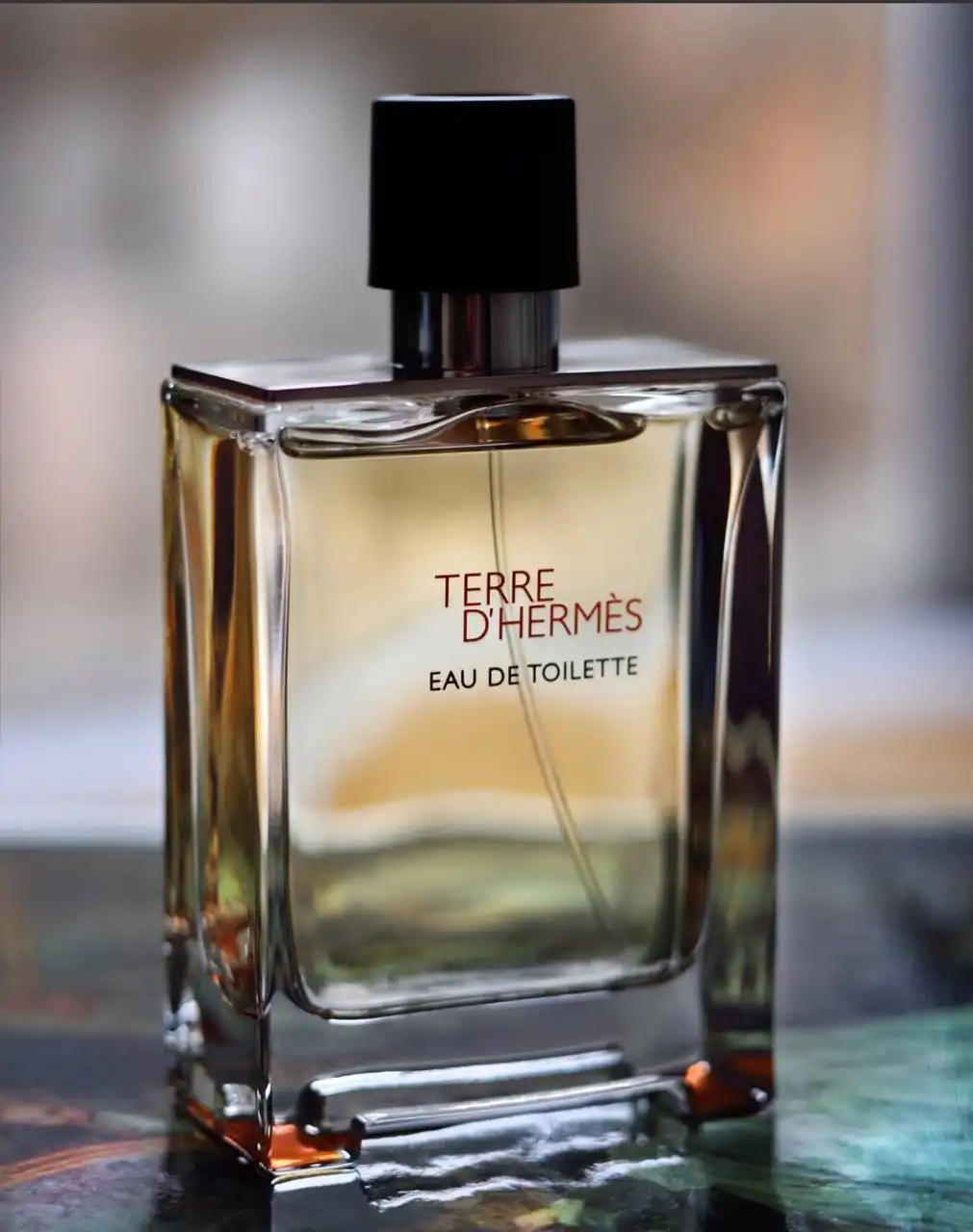 Продажа остатков парфюмерии после закрытия магазина