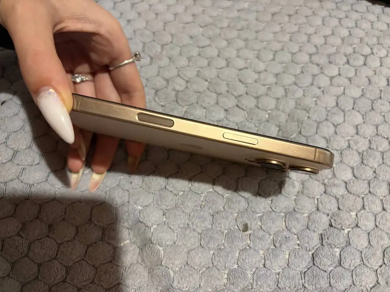 Продам iPhone 16 Pro 256 ГБ в отличном состоянии