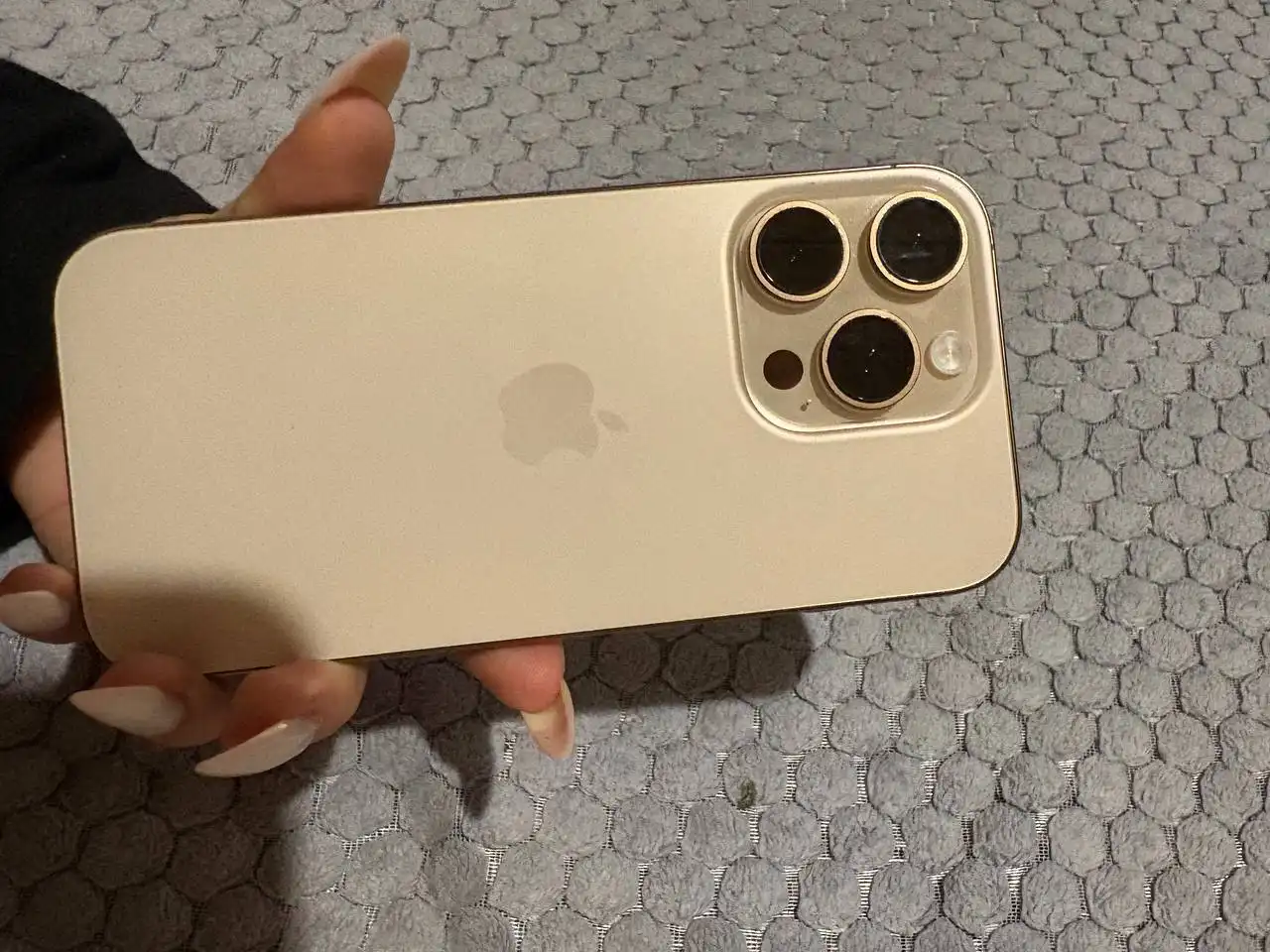 Продам iPhone 16 Pro 256 ГБ в отличном состоянии