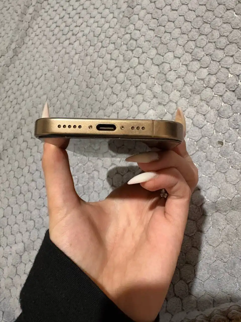 Продам iPhone 16 Pro 256 ГБ в отличном состоянии