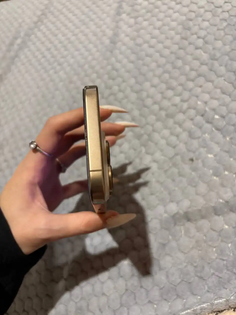 Продам iPhone 16 Pro 256 ГБ в отличном состоянии