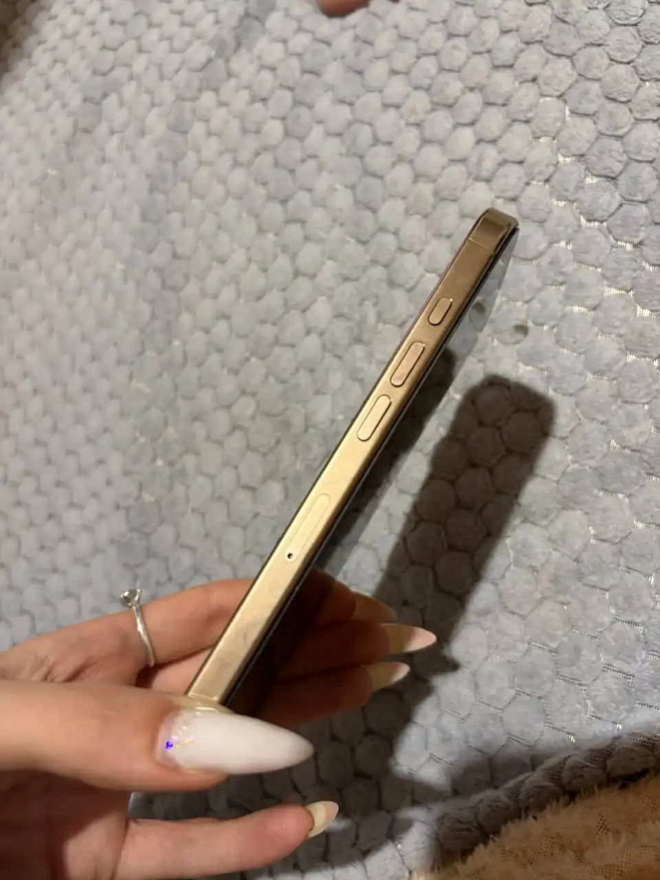 Продам iPhone 16 Pro 256 ГБ в отличном состоянии