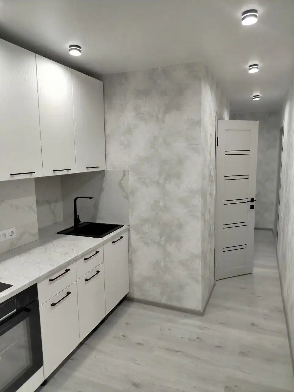 1-комнатная квартира с ремонтом в Центральном районе Мариуполя